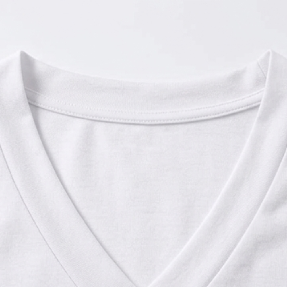 Lunavia – Miękka koszulka V-neck z podwiniętymi rękawami