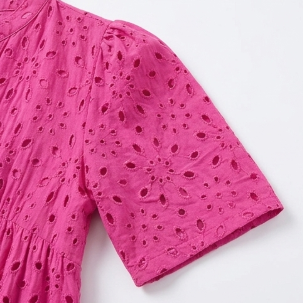 Wearbella – Lekka sukienka z dekoltem w serek i ażurowym wzorem dla krągłych sylwetek