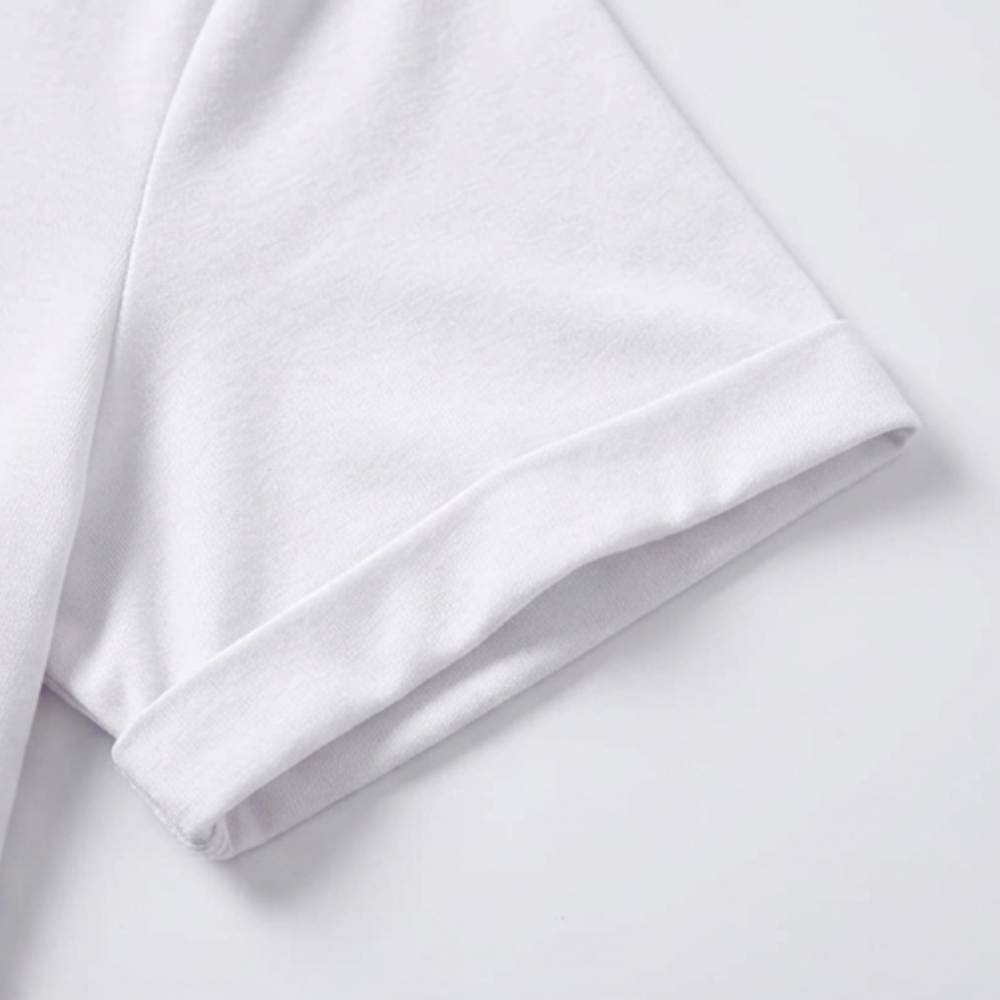 Lunavia – Miękka koszulka V-neck z podwiniętymi rękawami