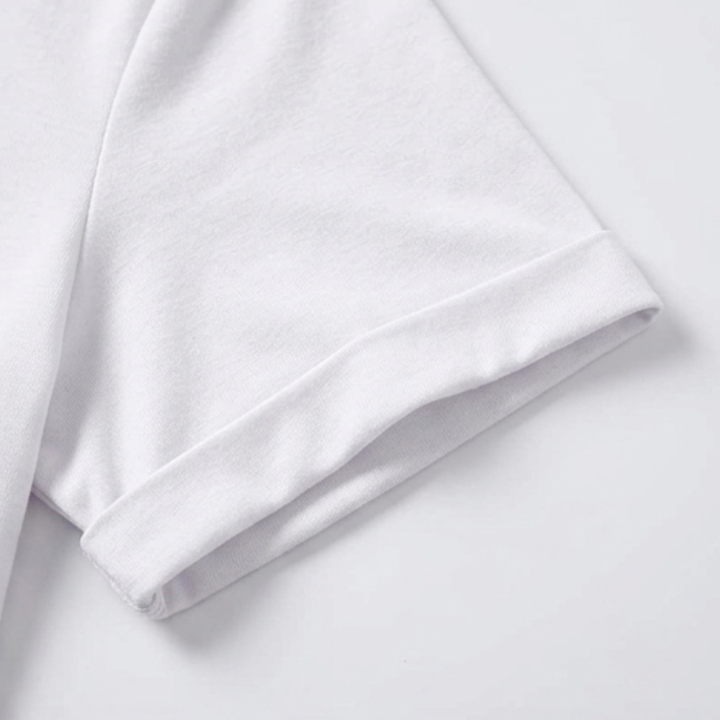 Lunavia – Miękka koszulka V-neck z podwiniętymi rękawami