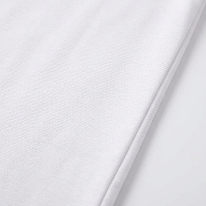 Lunavia – Miękka koszulka V-neck z podwiniętymi rękawami