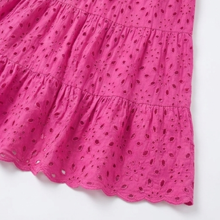 Wearbella – Lekka sukienka z dekoltem w serek i ażurowym wzorem dla krągłych sylwetek