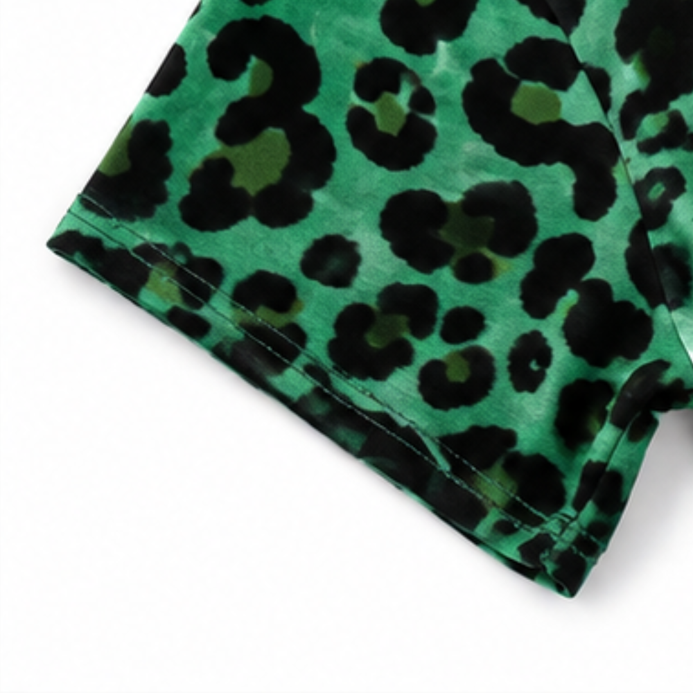 Sukienka dzianinowa z dekoltem w serek w wzór tie-dye w panterkę