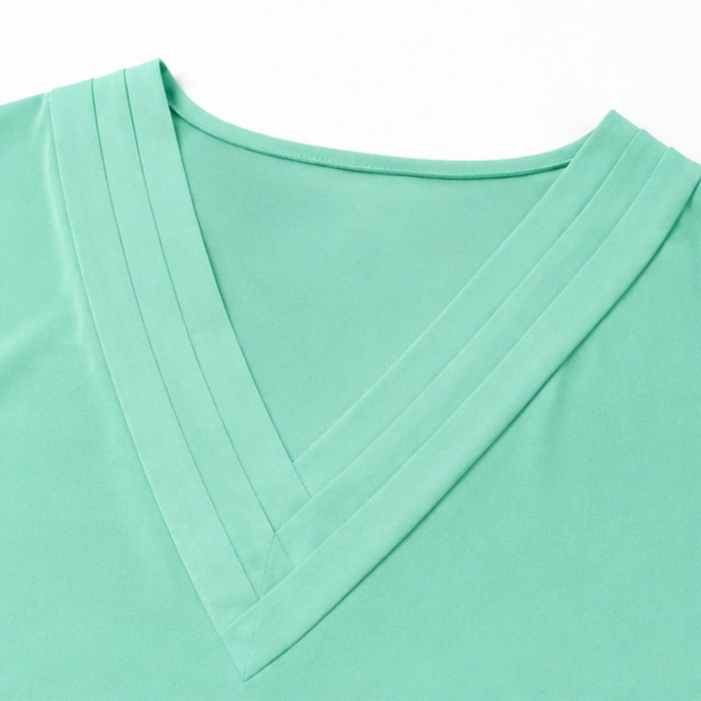 Wearbella – Sukienka mini z plisowanym dekoltem w serek i rękawami nietoperzowymi