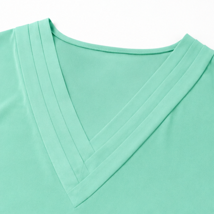 Wearbella – Sukienka mini z plisowanym dekoltem w serek i rękawami nietoperzowymi