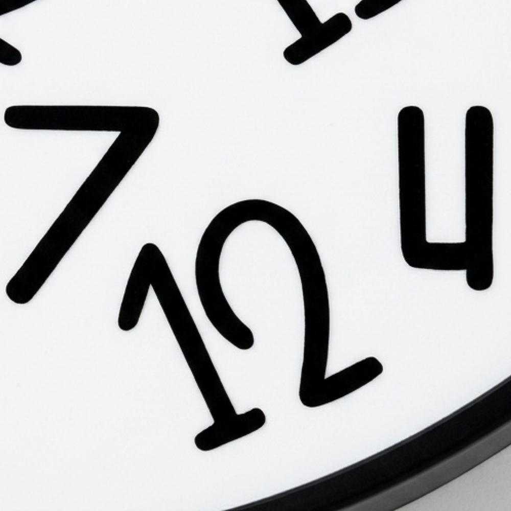 Lateley – Śmieszny Cichy Zegar Ścienny z Bałaganem w Numerach