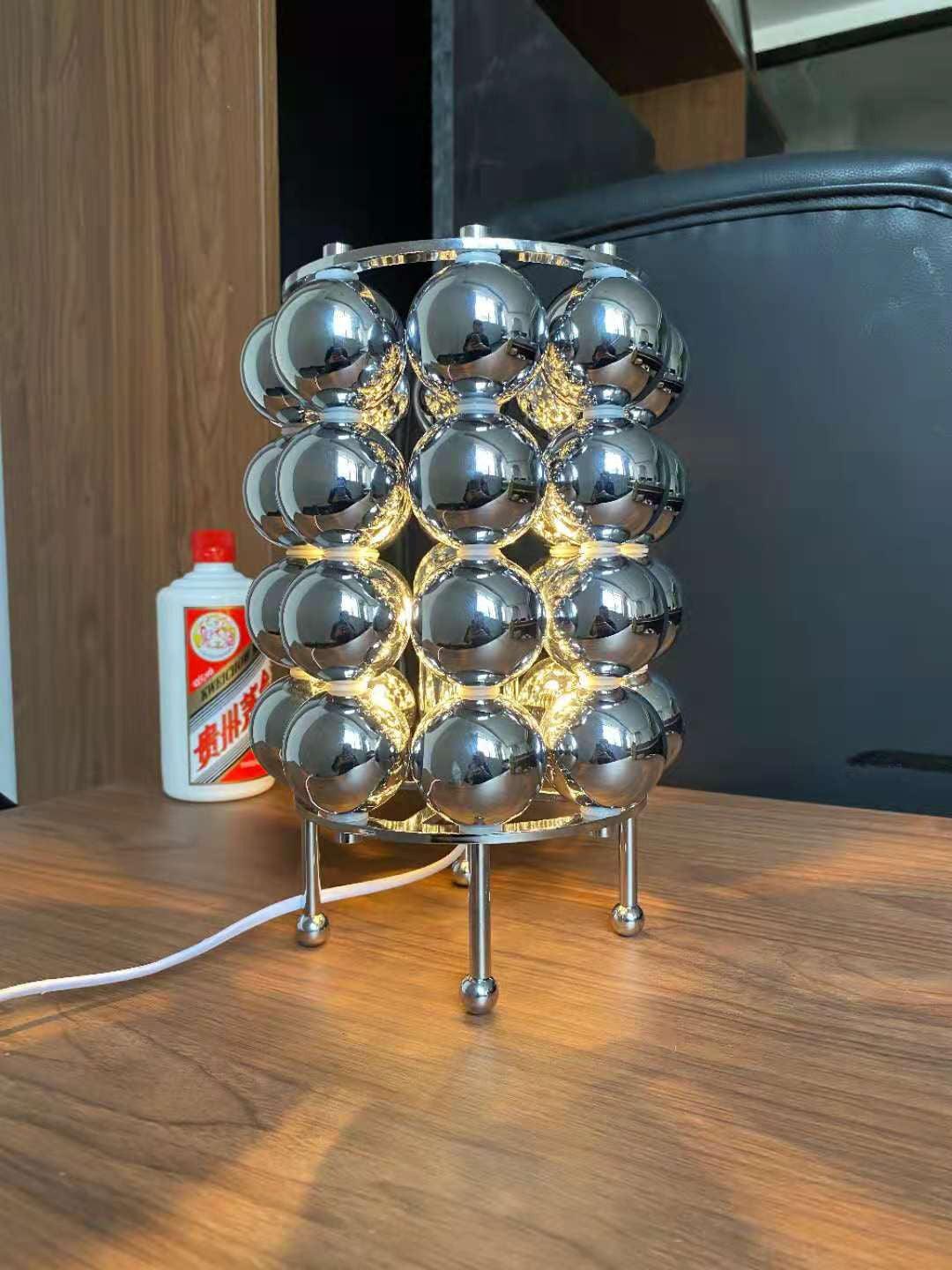 Lampa stołowa Kare