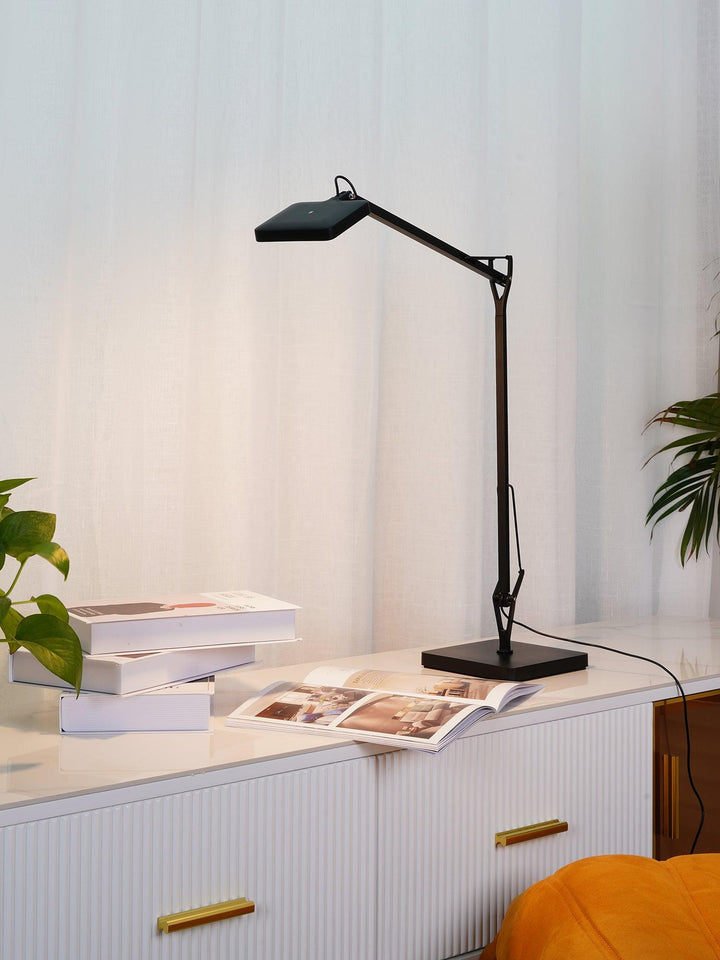 Lampa biurkowa LED Pivot