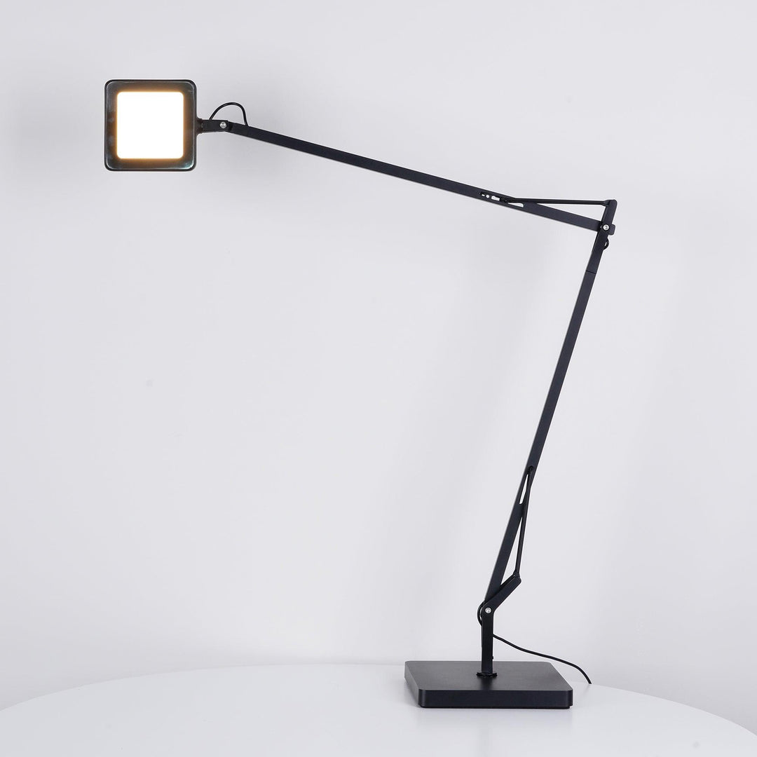 Lampa biurkowa LED Pivot