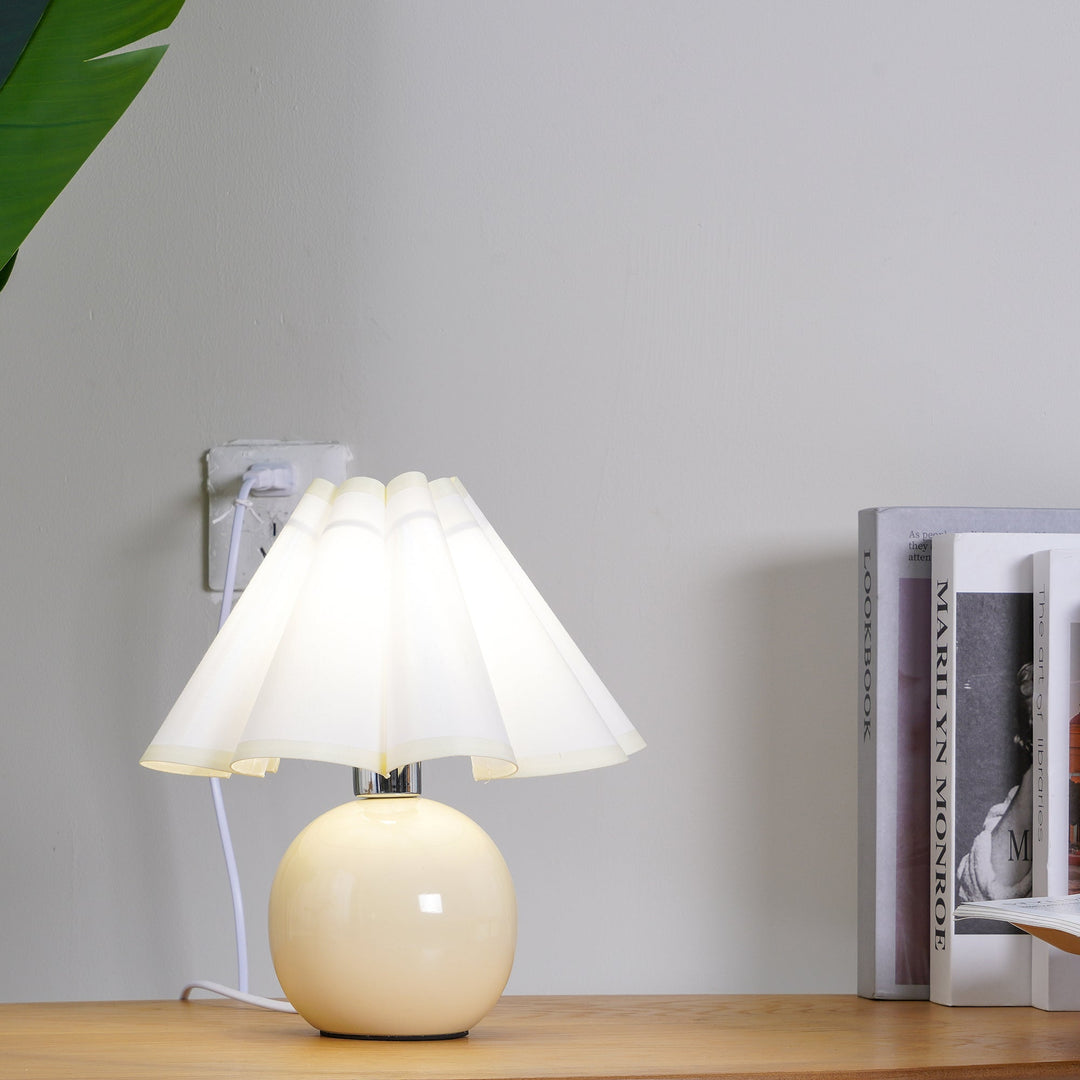 Lampa stołowa Kicsi z plisowanym kloszem