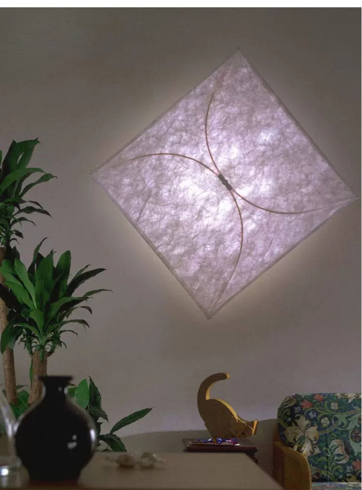 Lampa Ścienna z Papieru w Kształcie Latawca