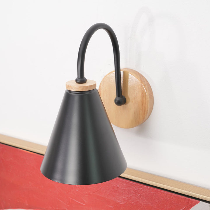 Lampa ścienna Kona w stylu skandynawskim