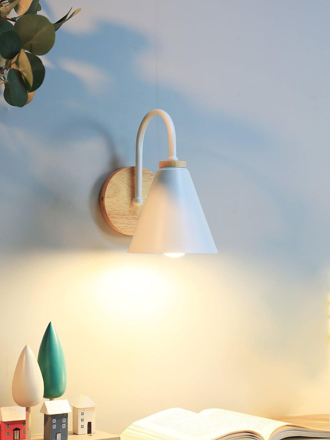 Lampa ścienna Kona w stylu skandynawskim