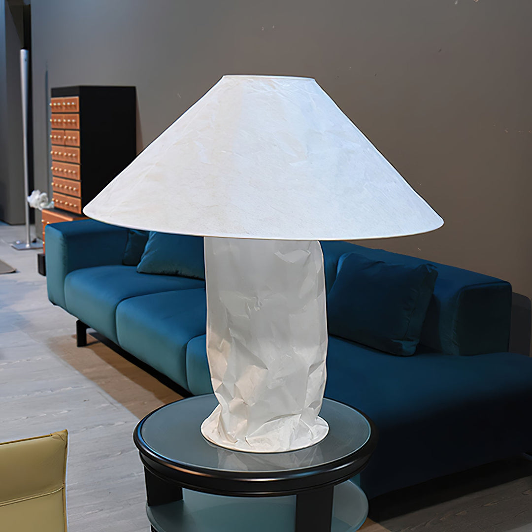 Lampa stołowa z papieru marszczonego