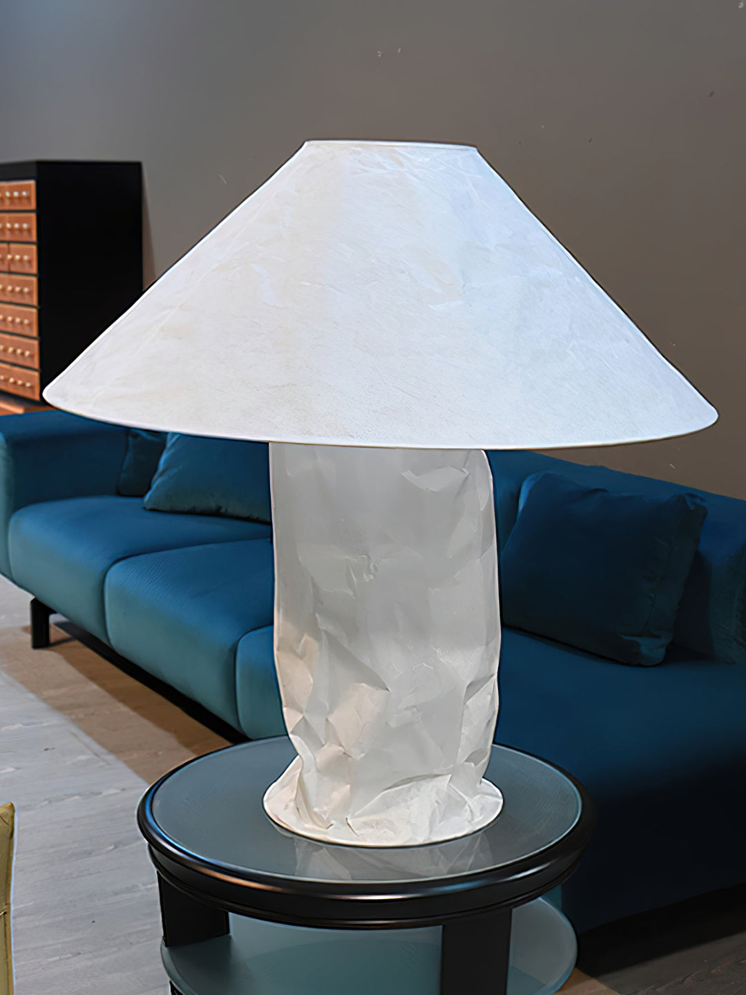 Lampa stołowa z papieru marszczonego