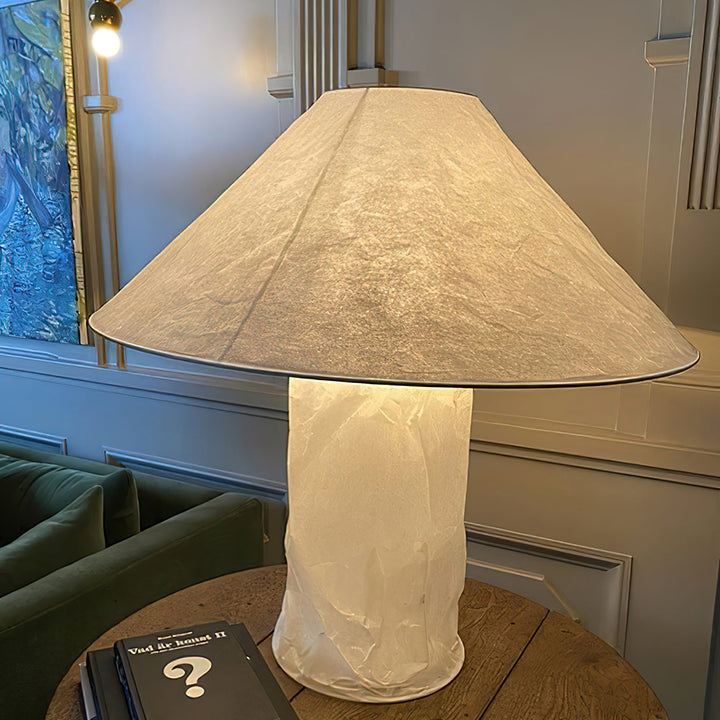 Lampa stołowa z papieru marszczonego