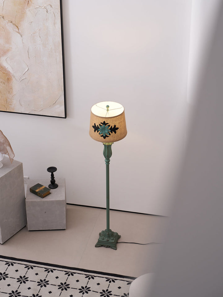 Lampa podłogowa Lark