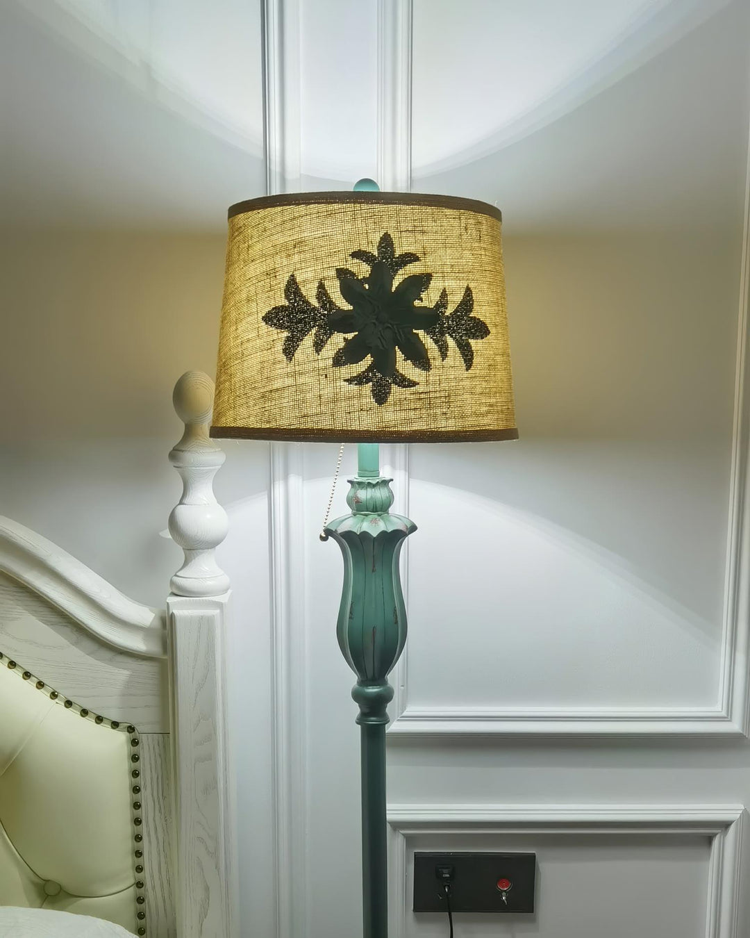 Lampa podłogowa Lark