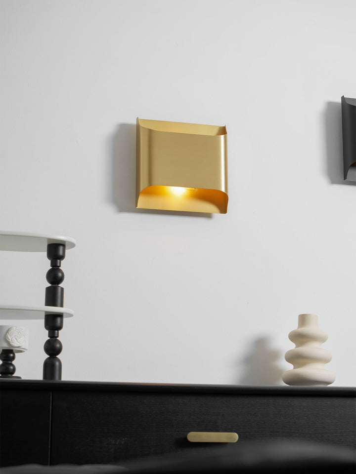 Lampa ścienna Leclerc z mosiądzu