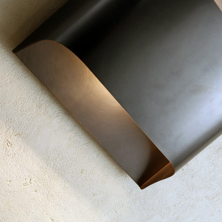 Lampa ścienna Leclerc z mosiądzu