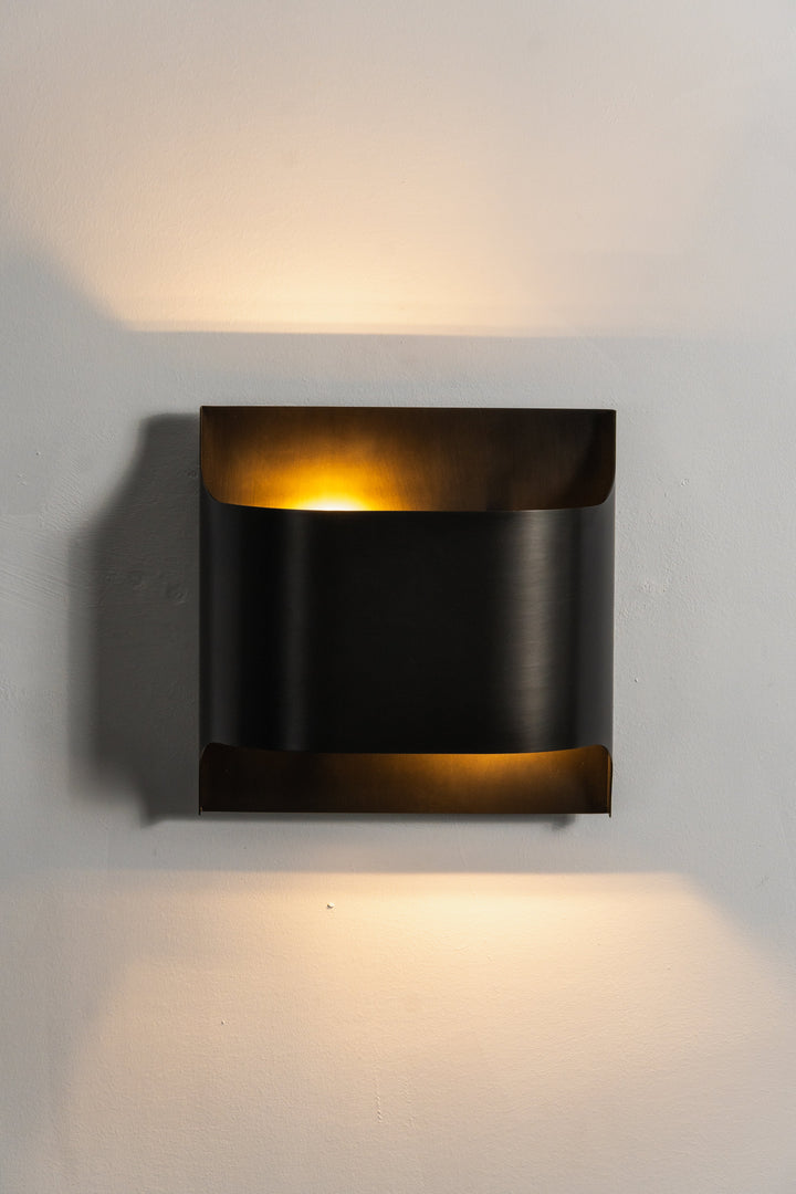 Lampa ścienna Leclerc z mosiądzu