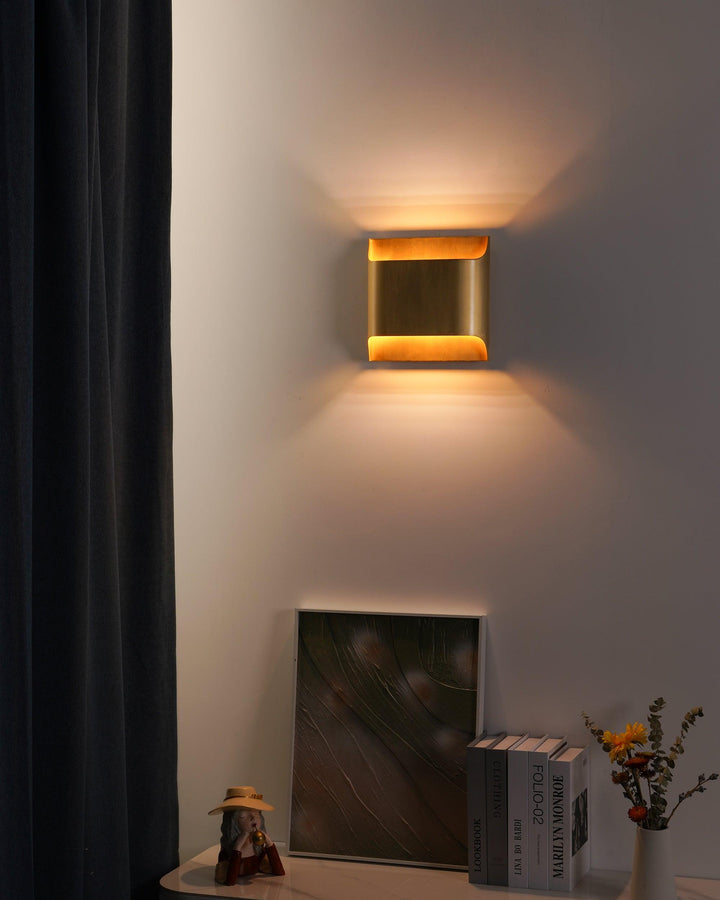 Lampa ścienna Leclerc z mosiądzu