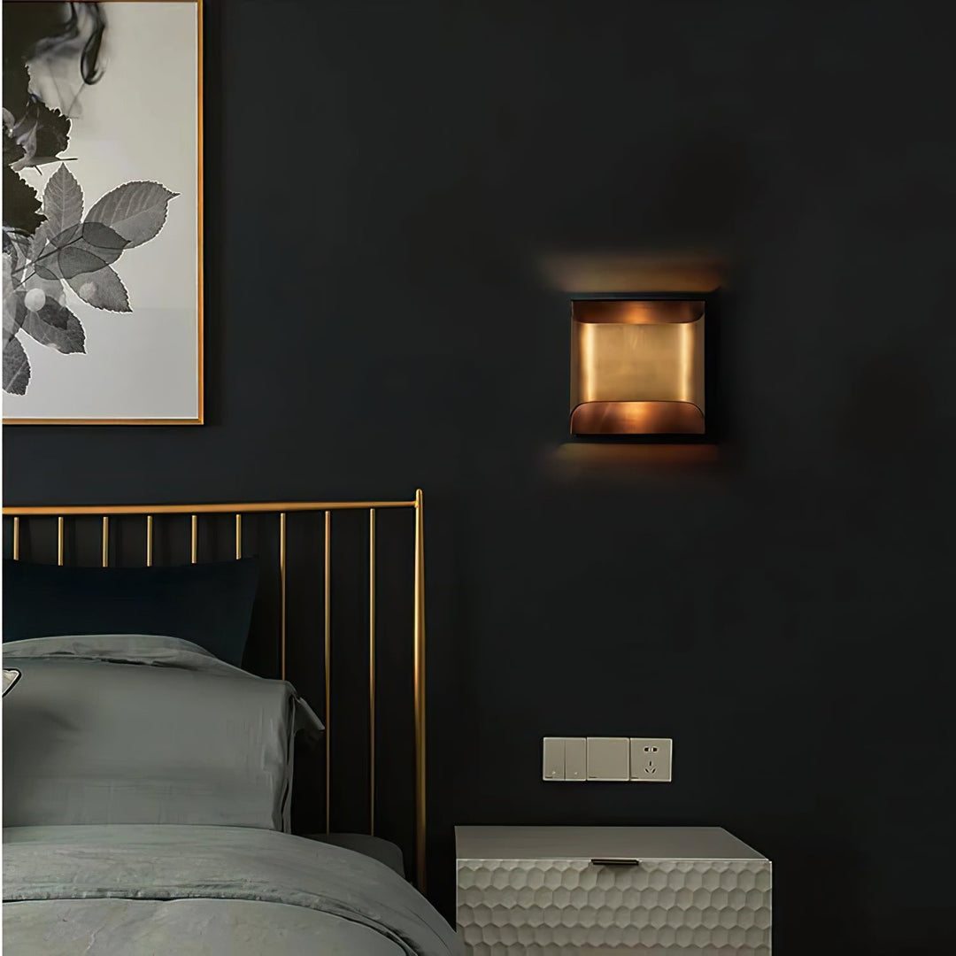 Lampa ścienna Leclerc z mosiądzu