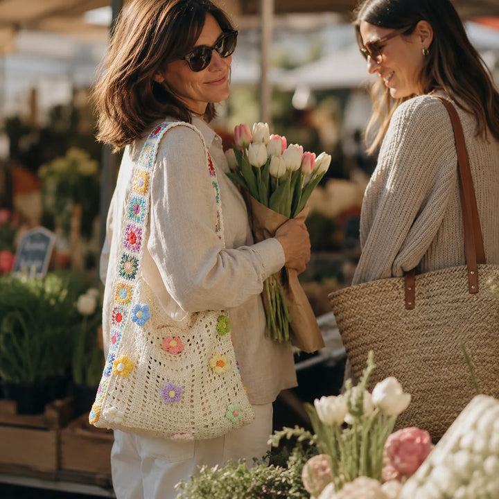 Florenza – Ręcznie szydełkowana torebka na ramię z kwiatowym motywem dla kobiet, boho torba w stylu granny-square z 3D kwiatami