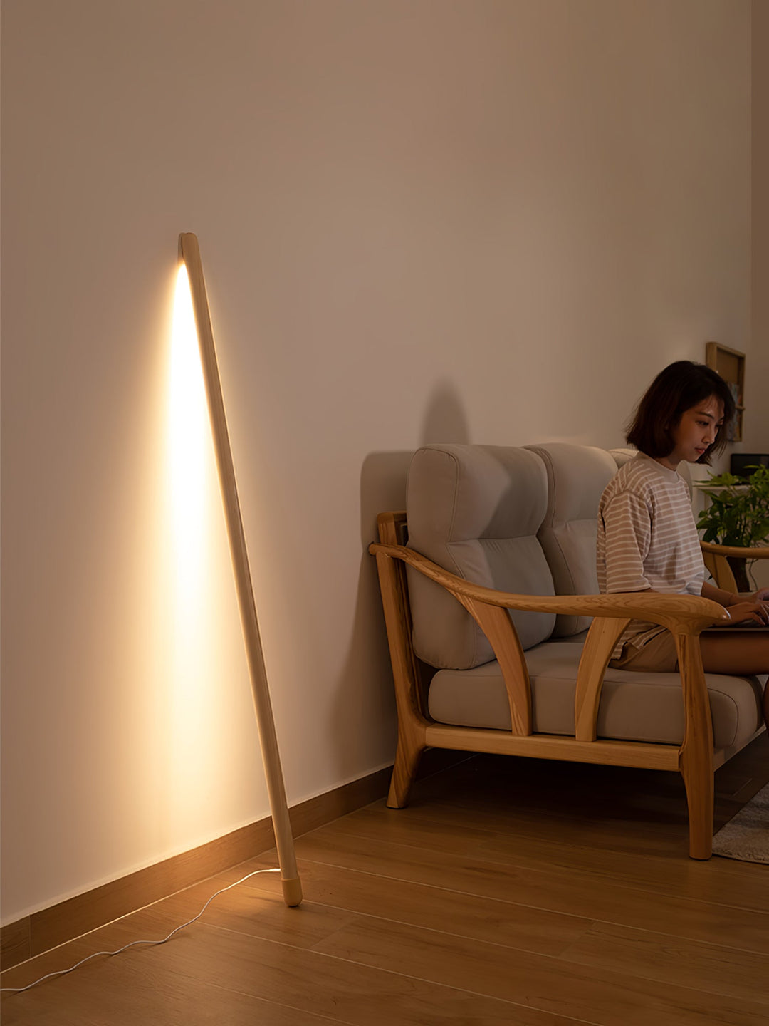 Lampa podłogowa Line Assist Ambience