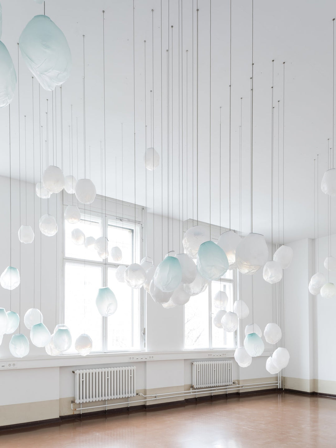 Lampa wisząca z płynnego szkła