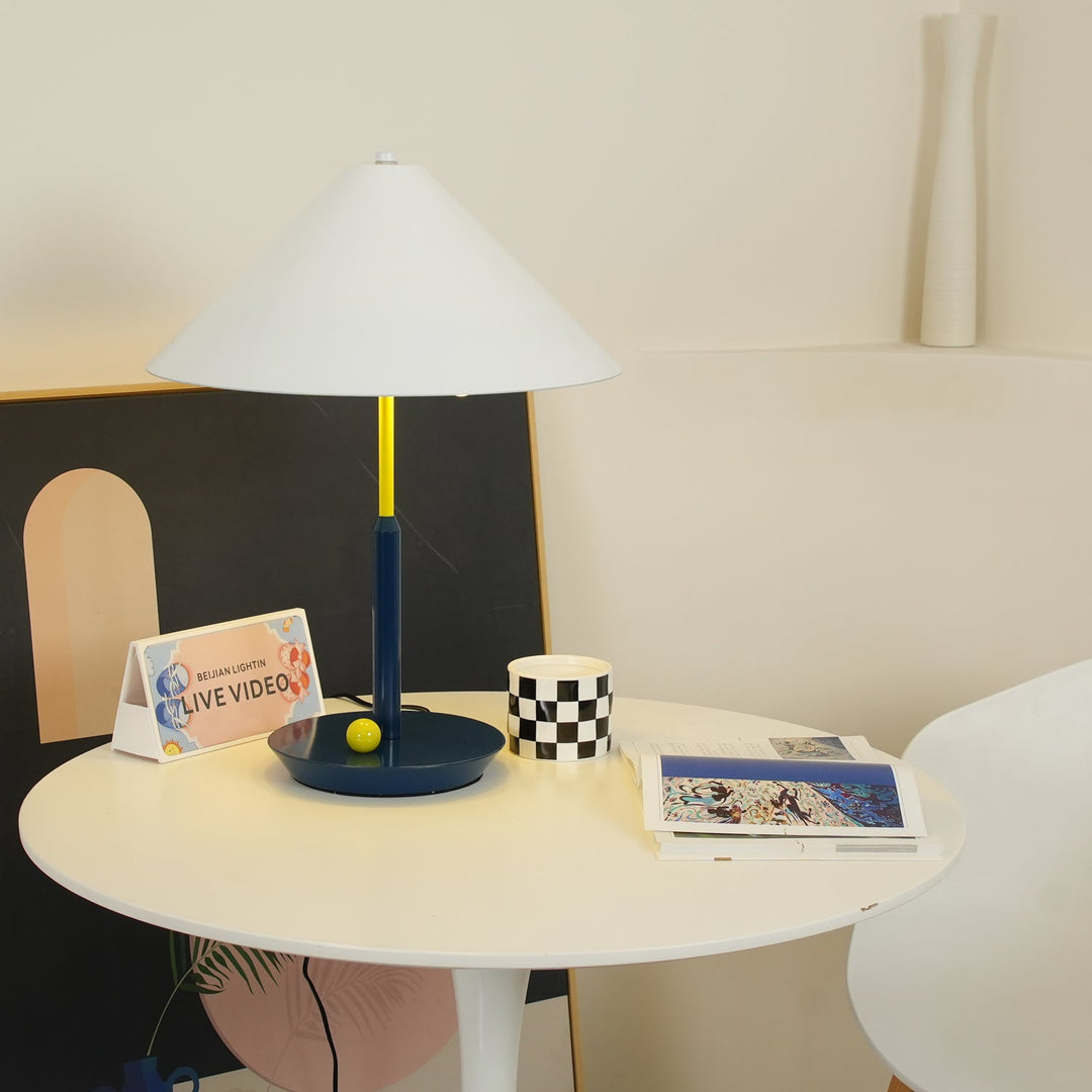 Lampka stołowa Little Eliah Cone