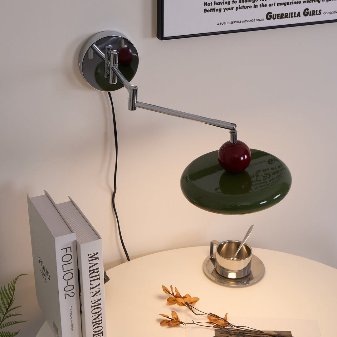 Lampa ścienna Lola z wtyczką