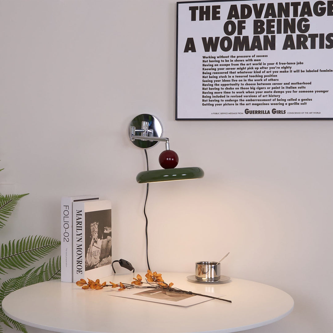 Lampa ścienna Lola z wtyczką