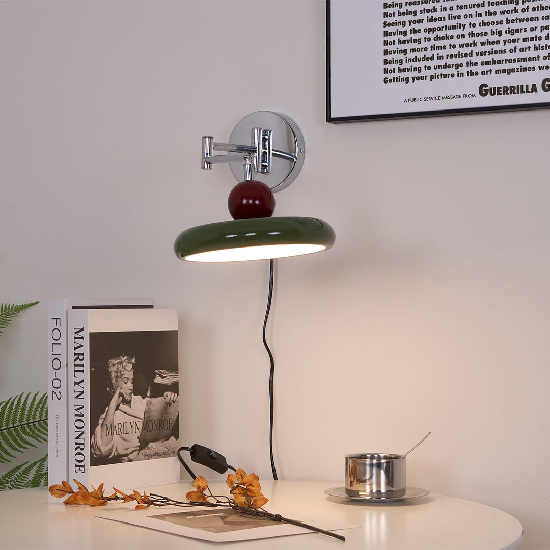 Lampa ścienna Lola z wtyczką