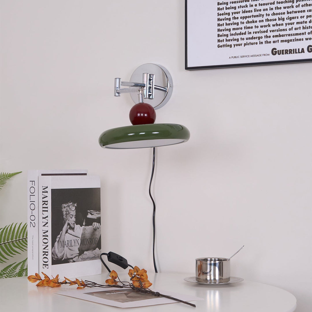 Lampa ścienna Lola z wtyczką