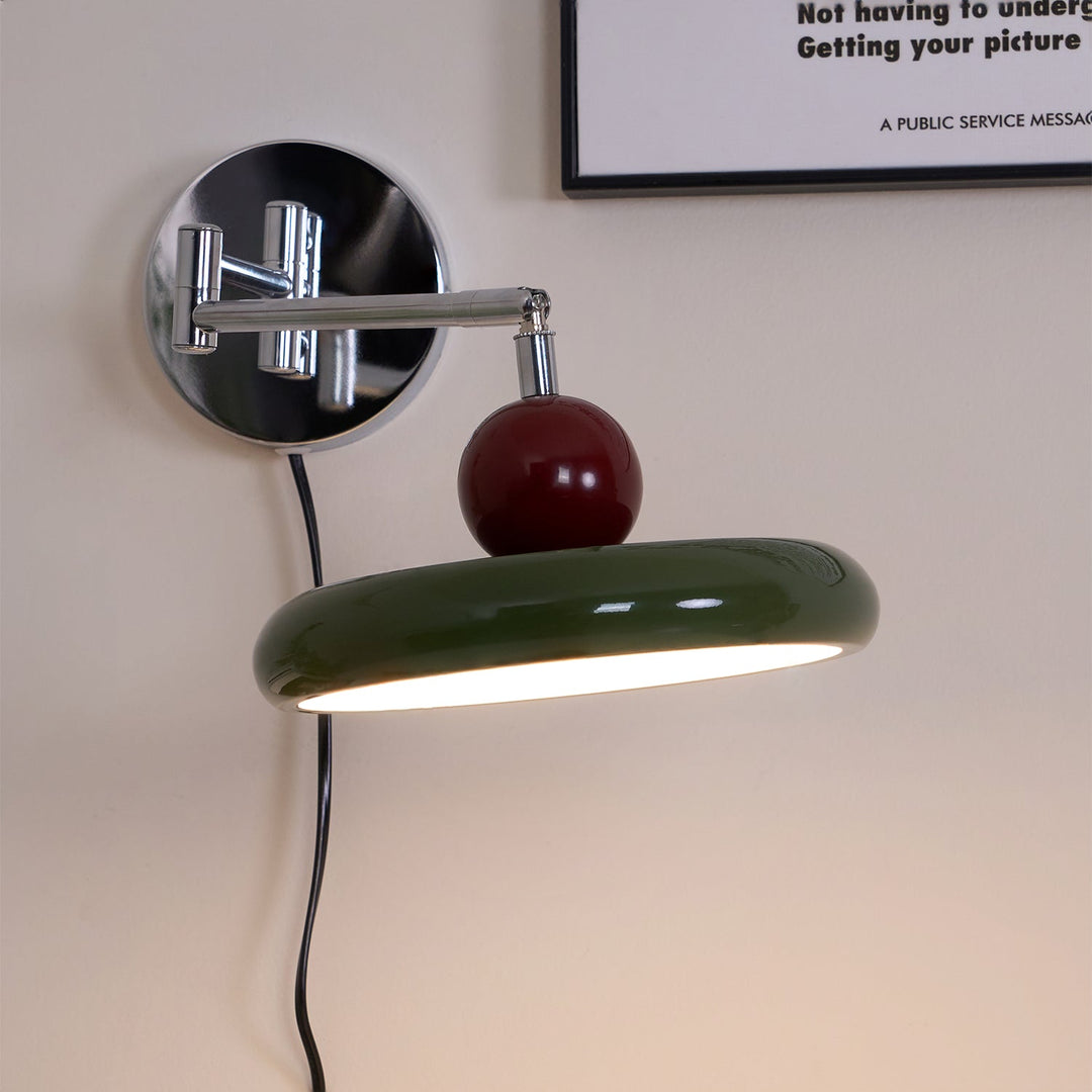 Lampa ścienna Lola z wtyczką