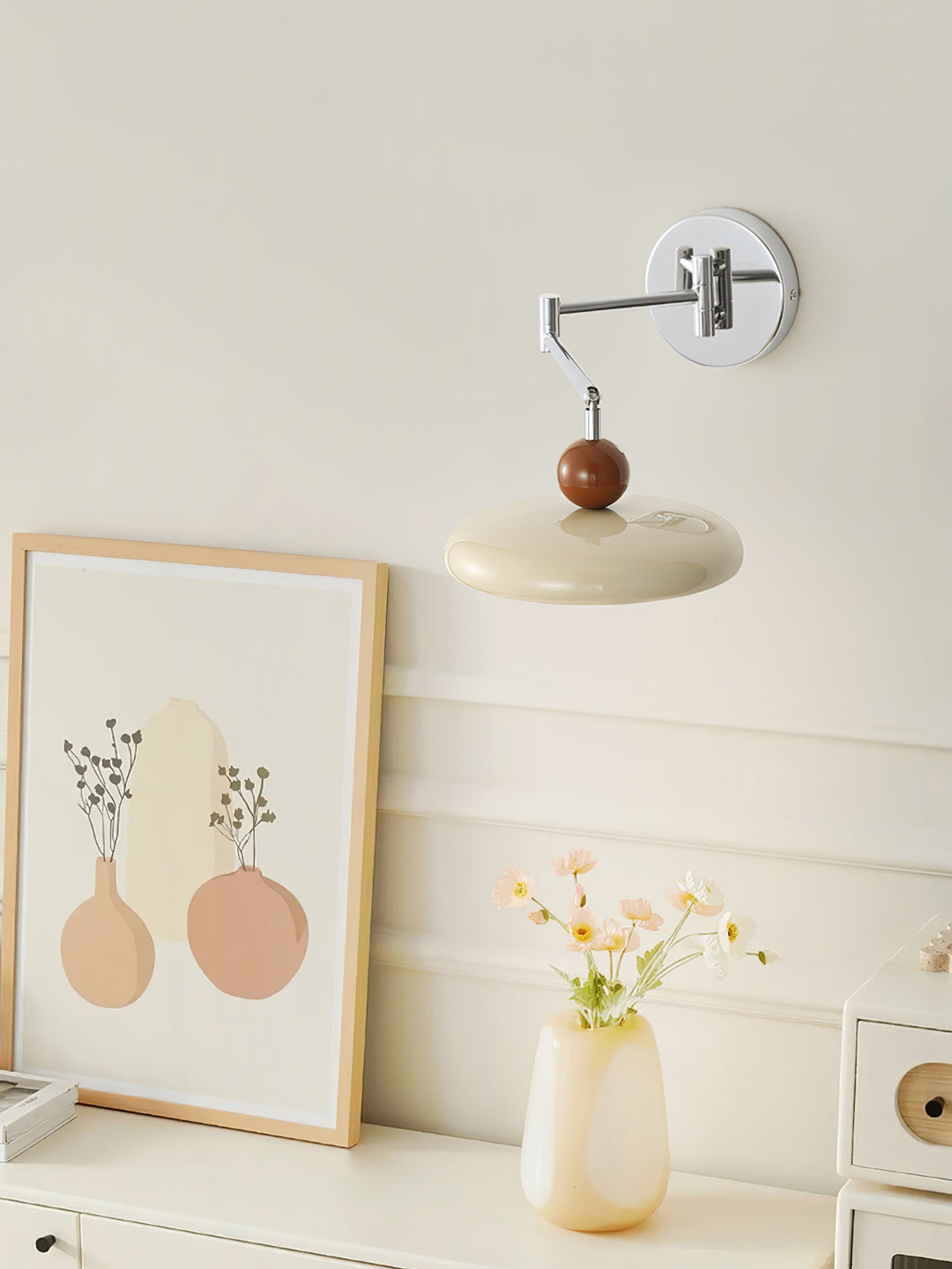 Lampa ścienna Lola z wtyczką