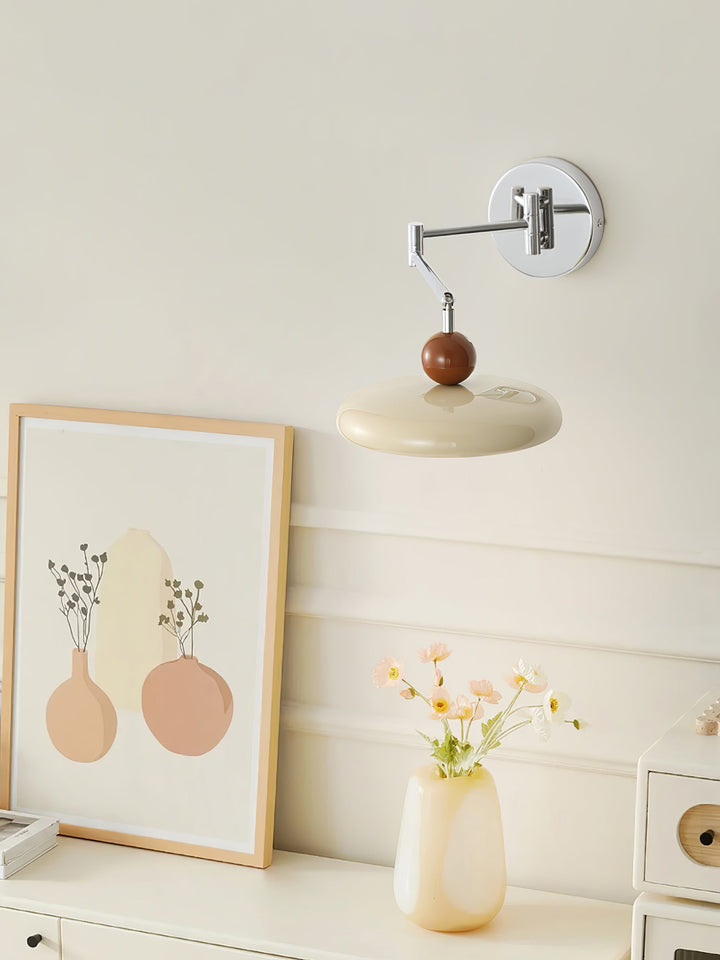 Lampa ścienna Lola z wtyczką
