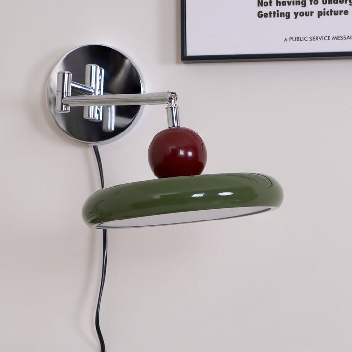 Lampa ścienna Lola z wtyczką