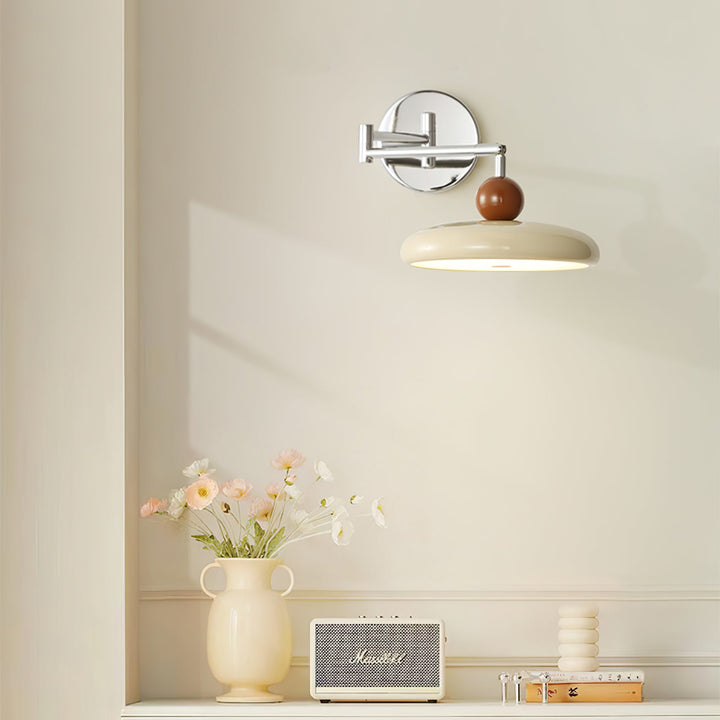 Lampa ścienna Lola z wtyczką