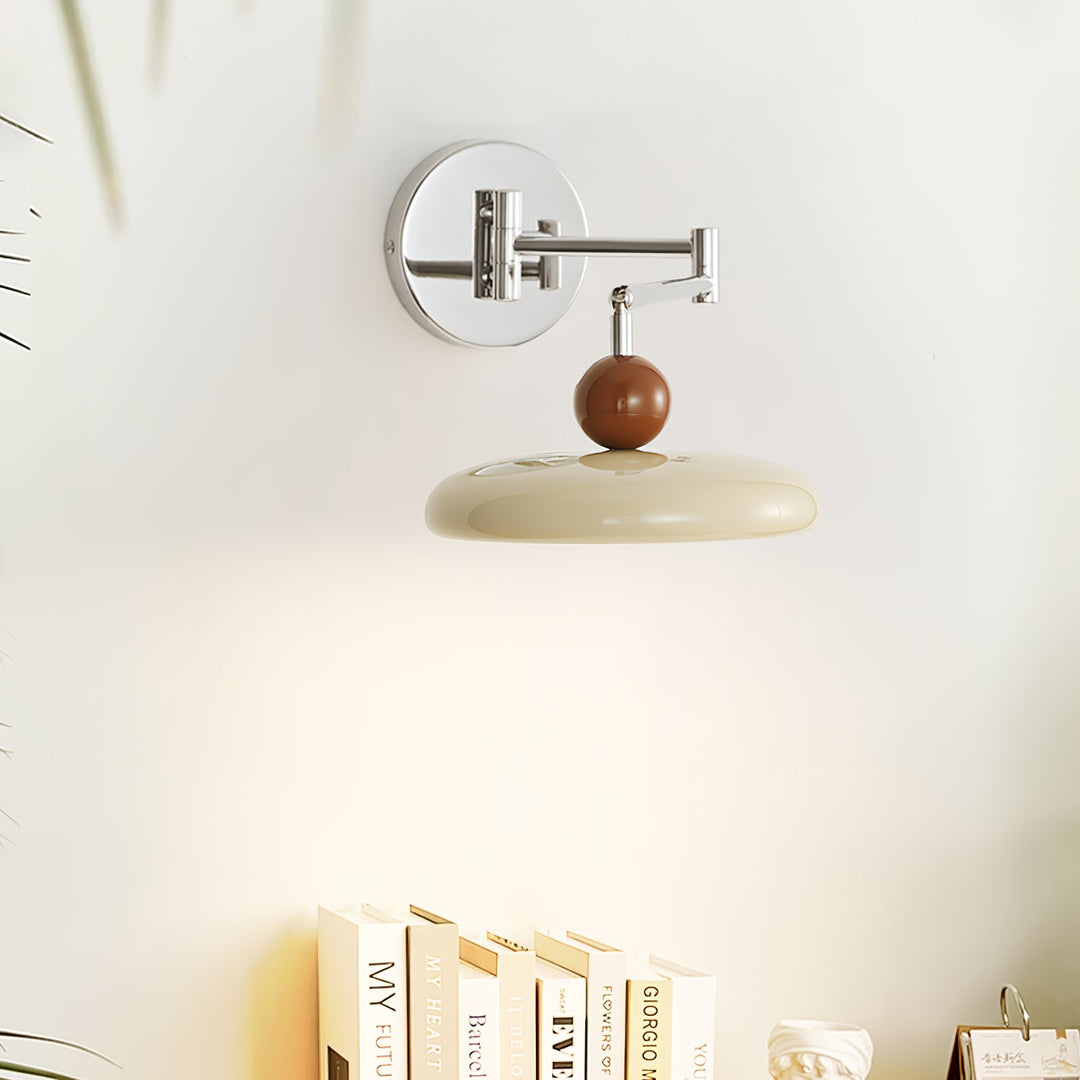 Lampa ścienna Lola z wtyczką