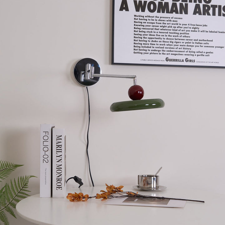 Lampa ścienna Lola z wtyczką