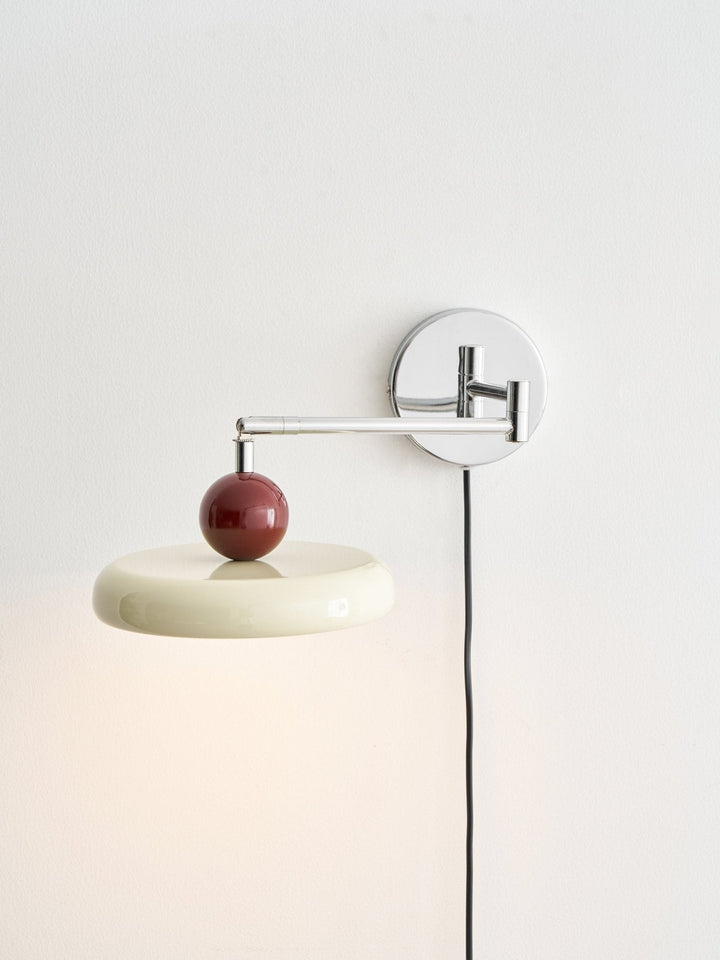 Lampa ścienna Lola z wtyczką