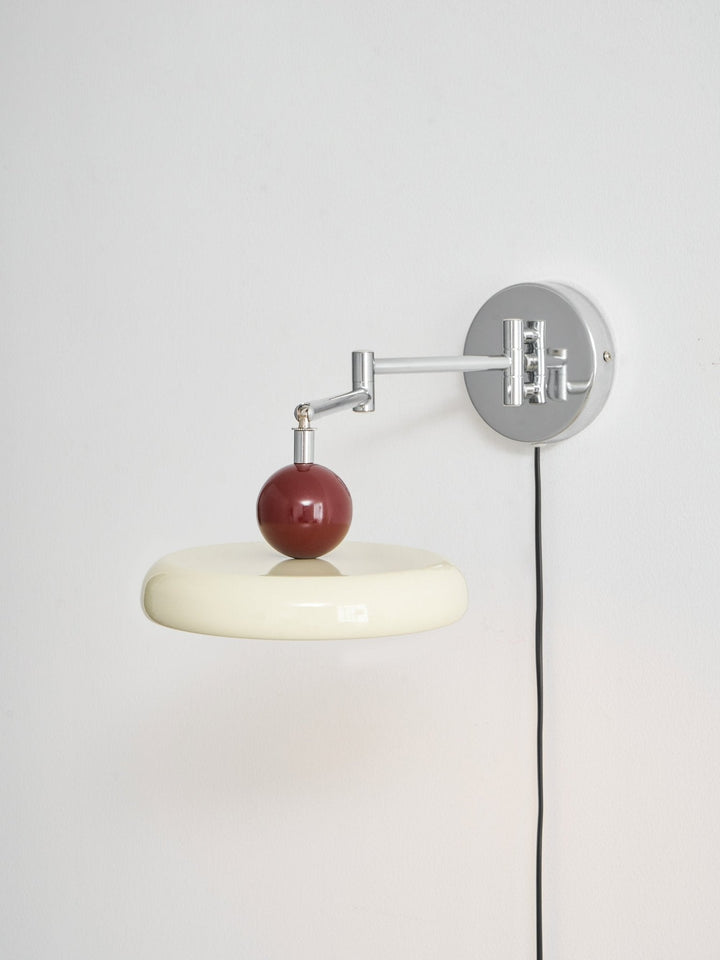 Lampa ścienna Lola z wtyczką