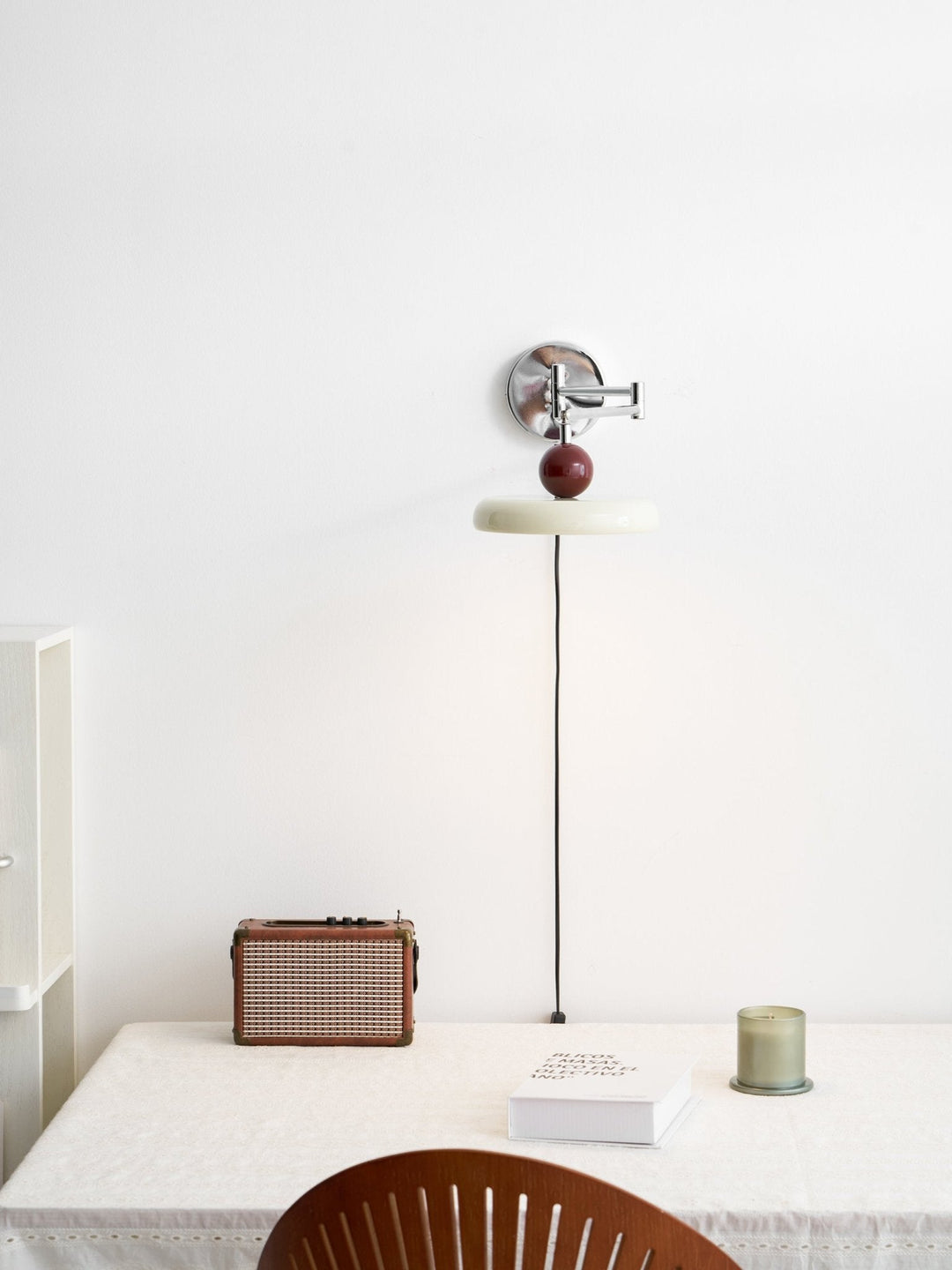 Lampa ścienna Lola z wtyczką