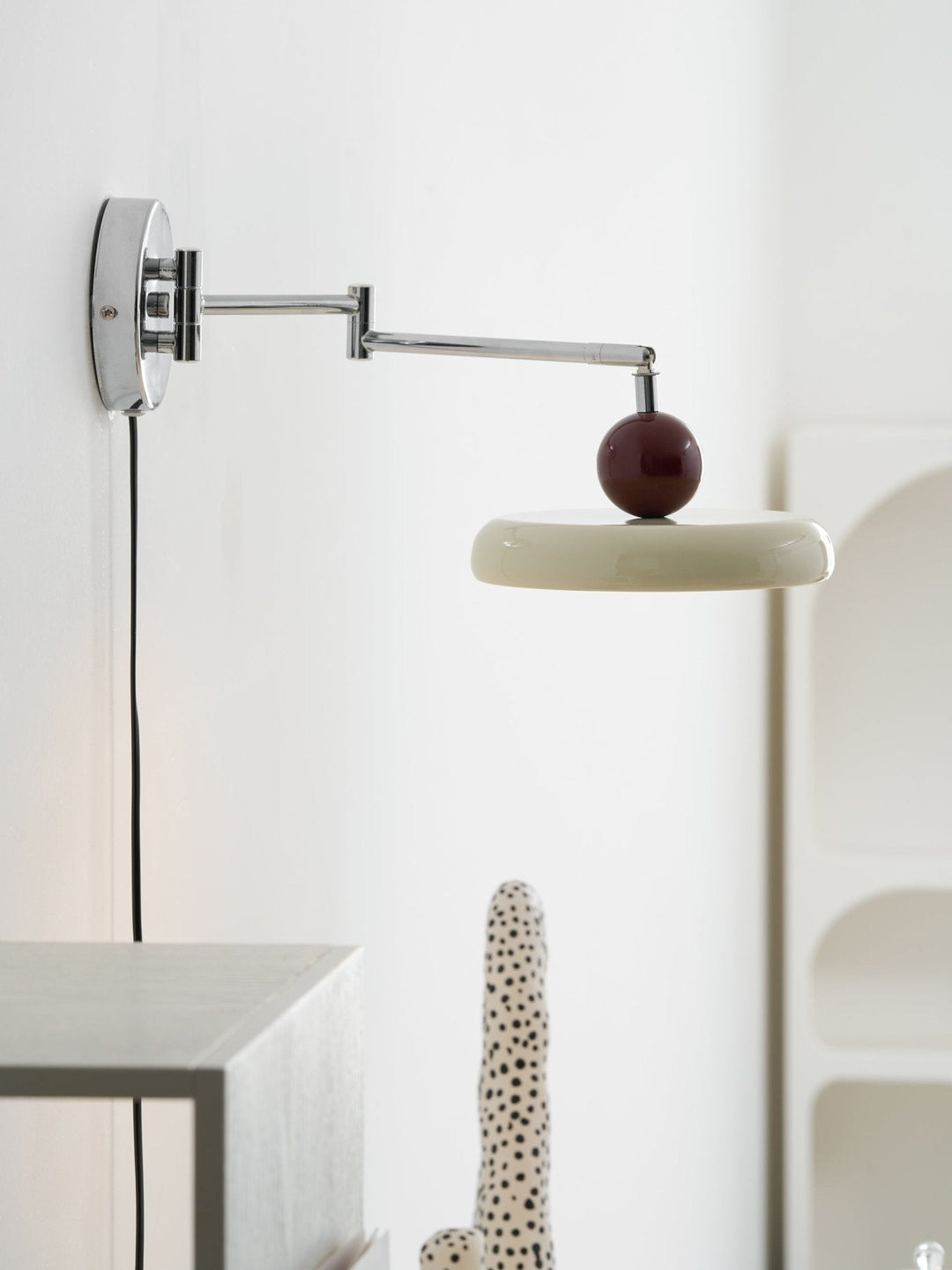 Lampa ścienna Lola z wtyczką