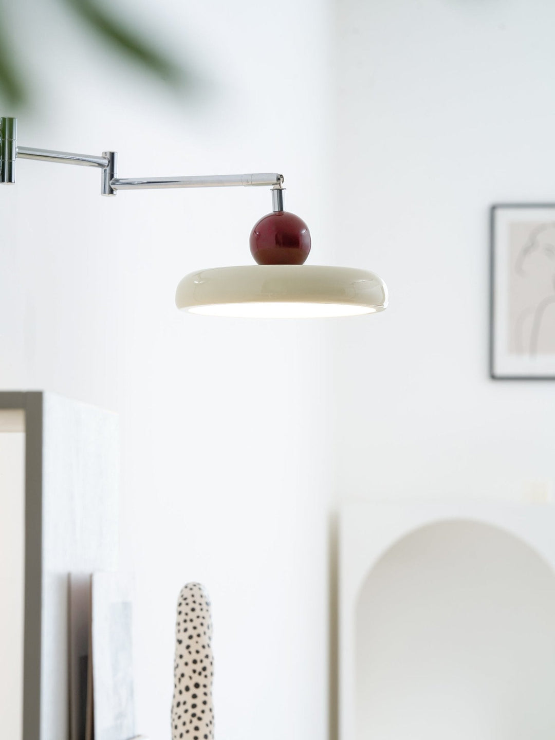 Lampa ścienna Lola z wtyczką