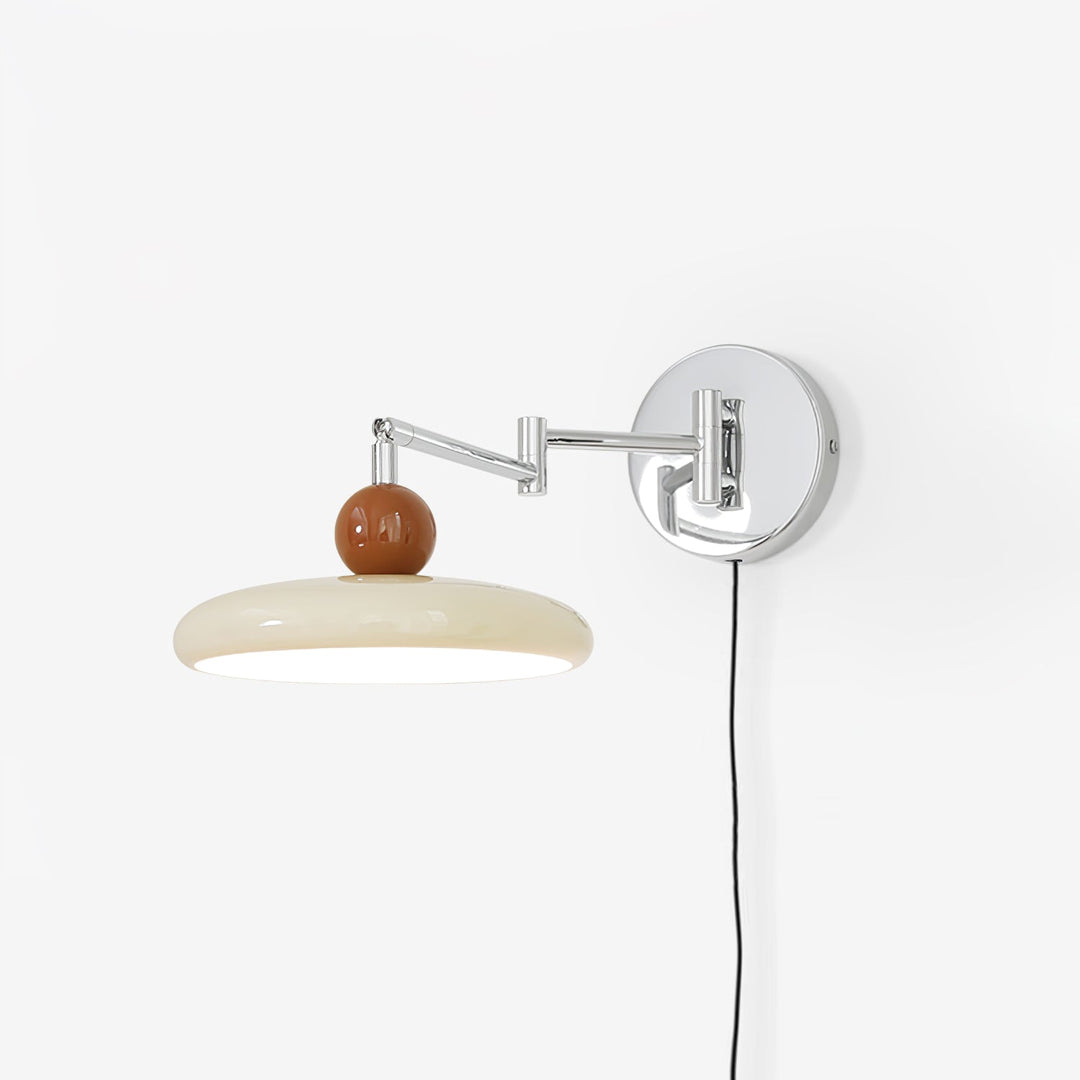Lampa ścienna Lola z wtyczką
