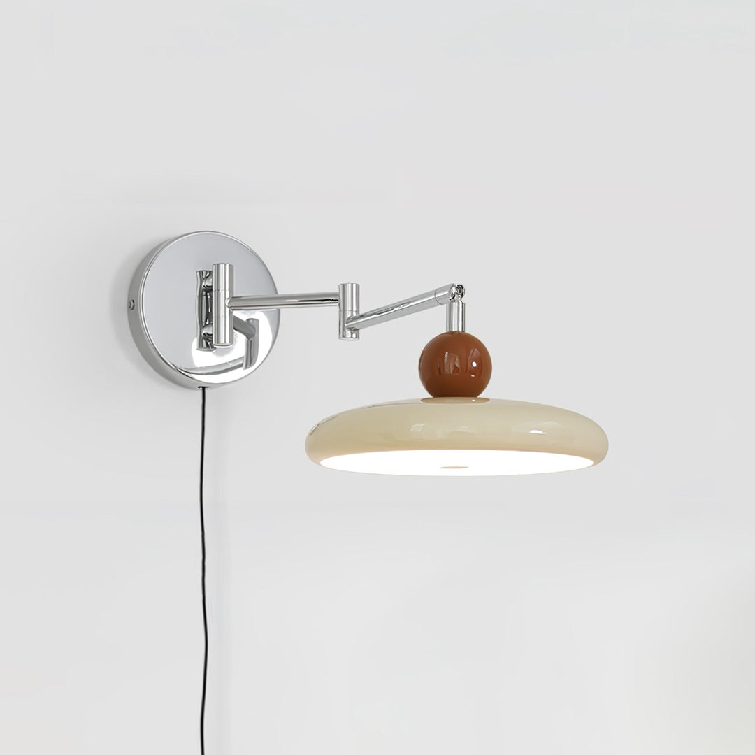 Lampa ścienna Lola z wtyczką
