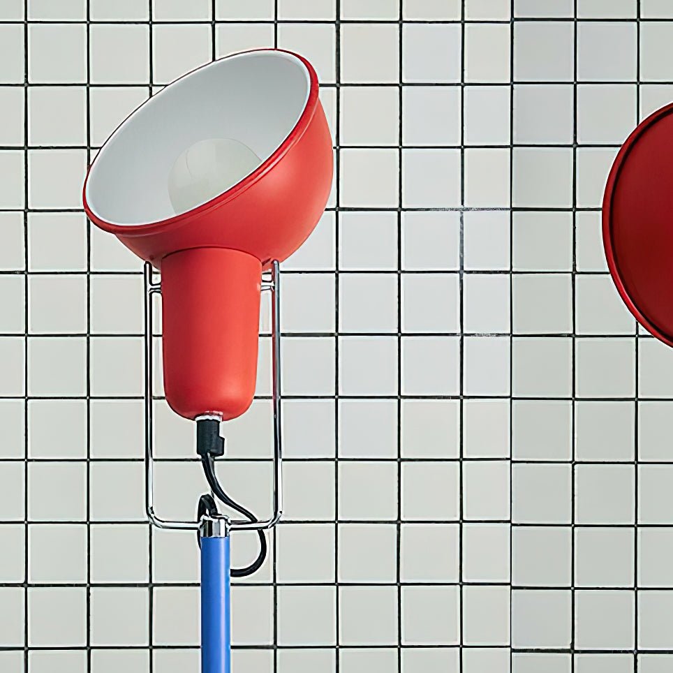 Lampa ścienna z długim ramieniem